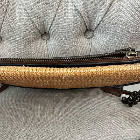 Crossbody - Picture 4 of 7